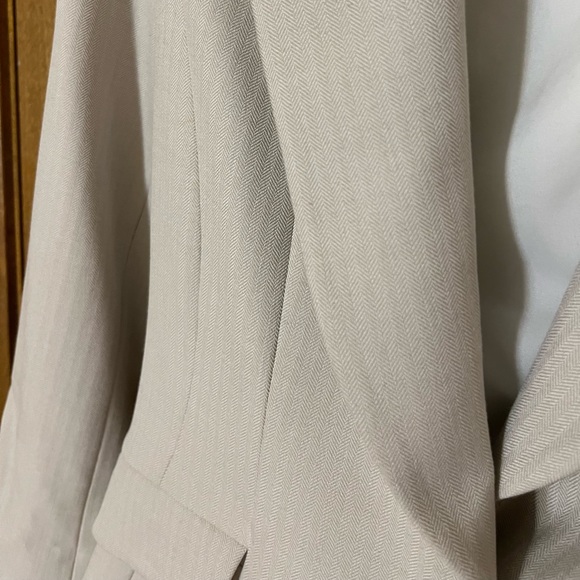Light Tan White House Black Market Blazer - Picture 4 of 8